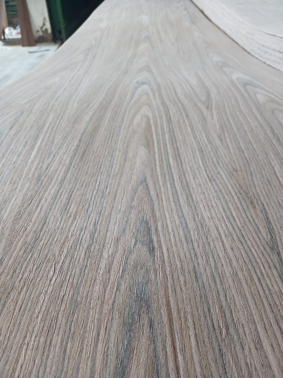 Dark Walnut Crown 310 Cm